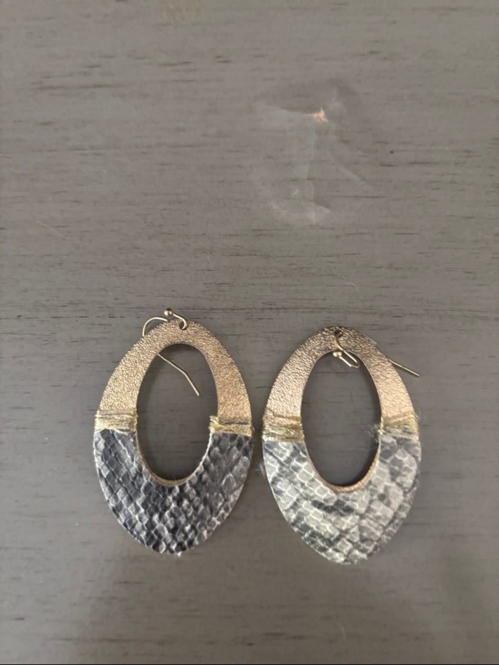 Snake skin and brushed gold dangle earrings 
Hang approx 1 and3/4 inch